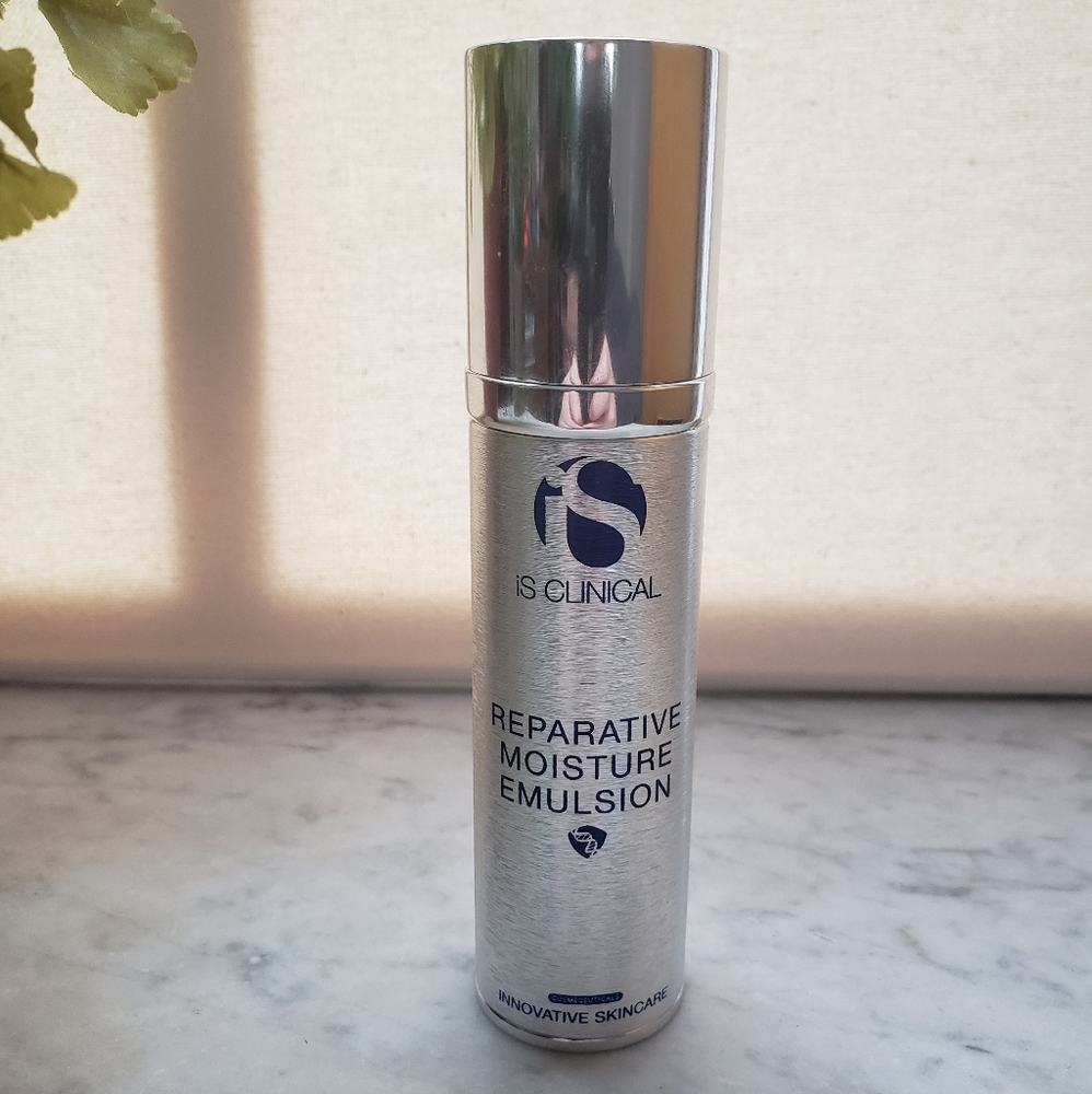 iS Clinical Reparative Moisture Emulsion